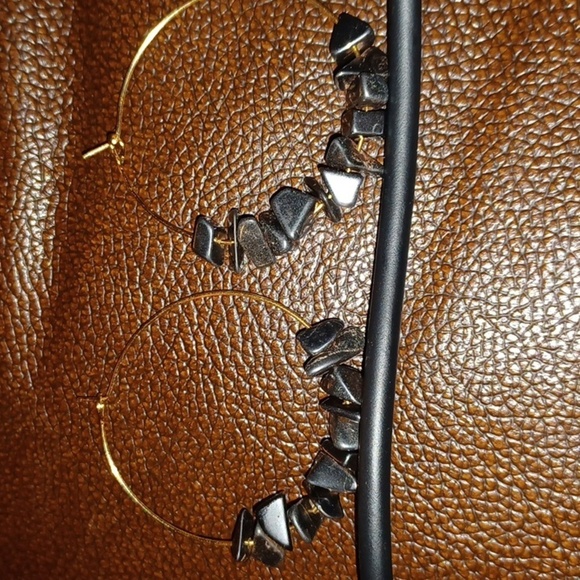 ❤️ Handmade Black Hematite Hoop Earrings - Picture 3 of 5